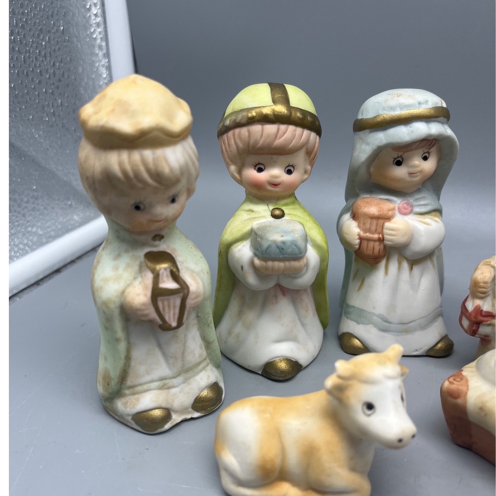 Vintage Nativity Taiwan Ceramic bisque 11 piece set - Picture 2 of 6